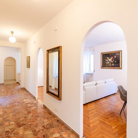 Domus Verona - Elegante Residenza Con Affaccio Su Porta Leoni Camera foto