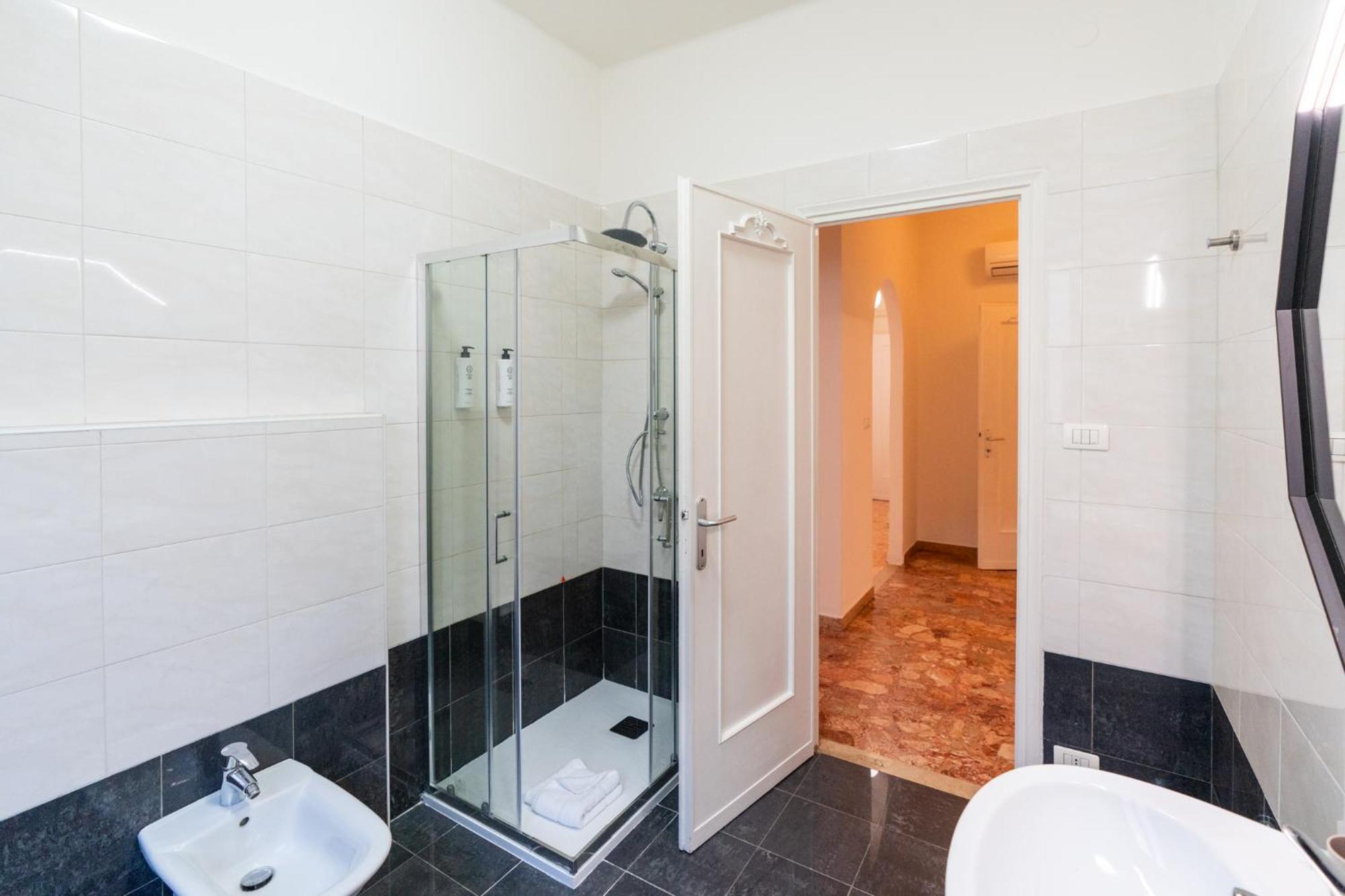 Domus Verona - Elegante Residenza Con Affaccio Su Porta Leoni Camera foto
